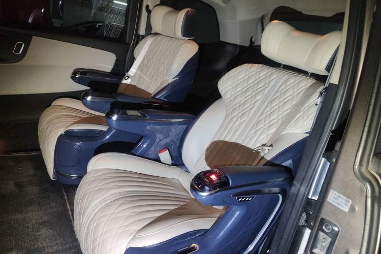 Used Huasong 7 2015 2.0T Automatic Comfort Model Left Rear Seat