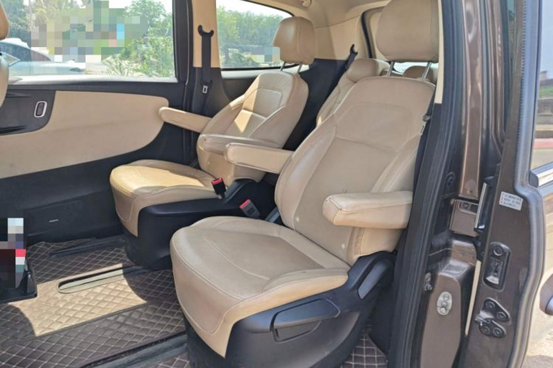 Used Huasong 7 2015 2.0T Automatic Flagship Edition Left Rear Seat