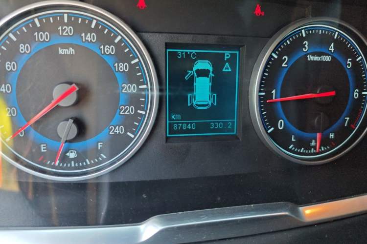 Used Huasong 7 2015 2.0T Automatic Comfort Model Odometer Close Up