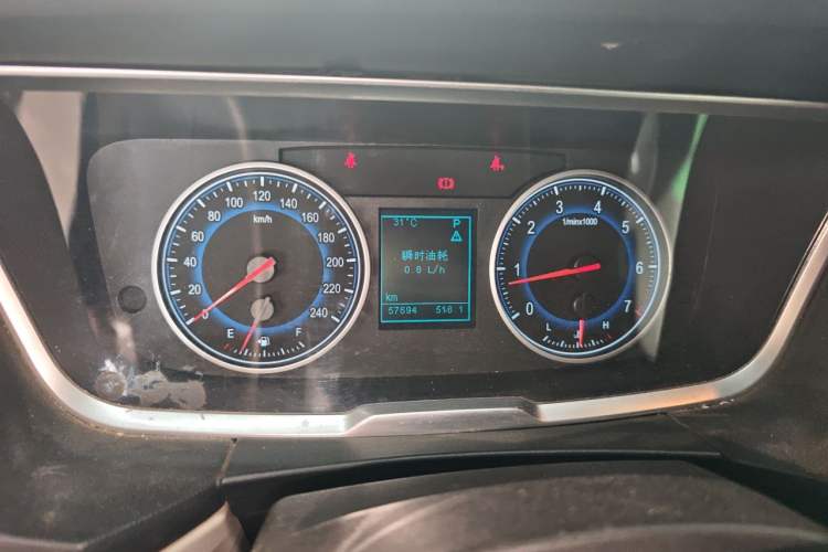 Used Huasong 7 2015 2.0T Automatic Comfort Model Odometer Close Up