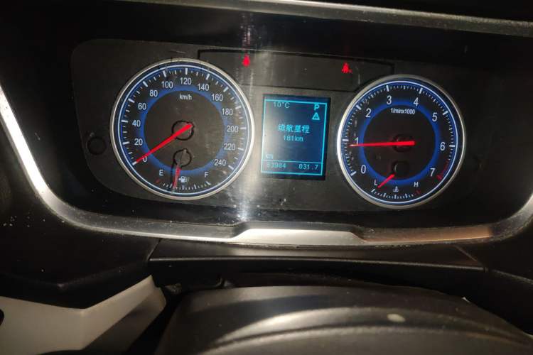 Used Huasong 7 2015 2.0T Automatic Comfort Model Odometer Close Up