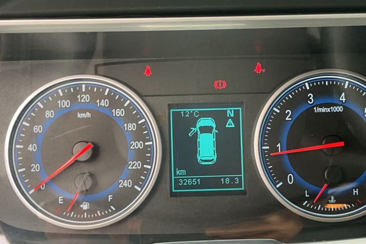 Used Huasong 7 2015 2.0T Automatic Comfort Model Odometer Close Up