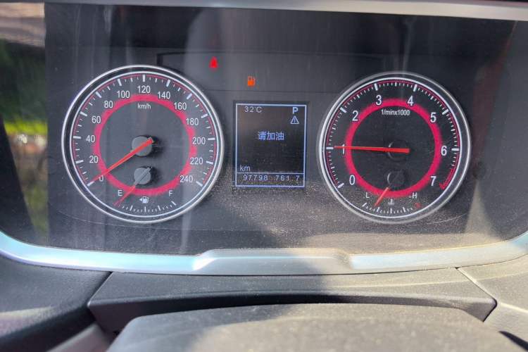 Used Huasong 7 2015 2.0T Automatic Comfort Model Odometer Close Up