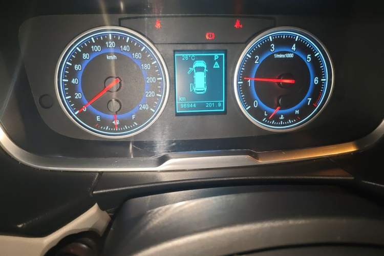 Used Huasong 7 2015 2.0T Automatic Comfort Model Odometer Close Up