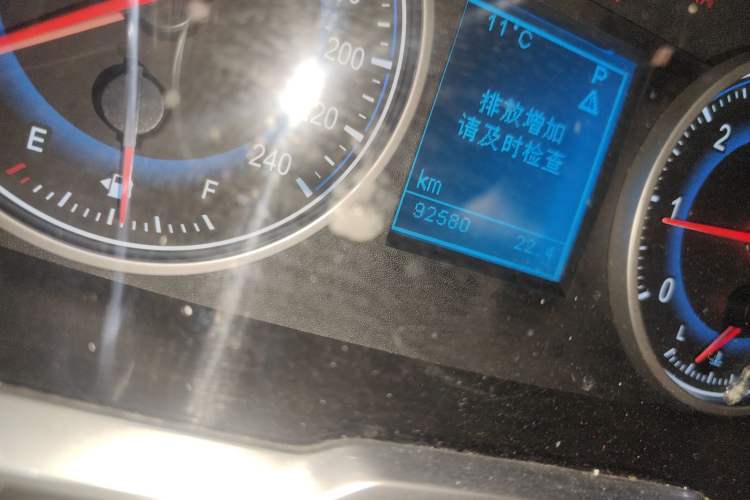Used Huasong 7 2015 2.0T Automatic Comfort Model Odometer Close Up