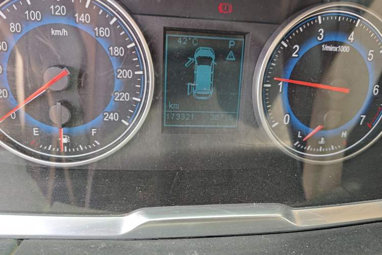 Used Huasong 7 2015 2.0T Automatic Flagship Edition Odometer Close Up