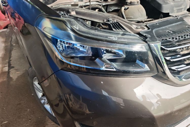 Used Huasong 7 2015 2.0T Automatic Comfort Model Right Front Headlight