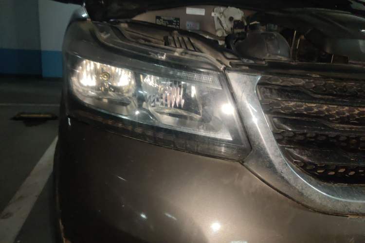 Used Huasong 7 2015 2.0T Automatic Comfort Model Right Front Headlight