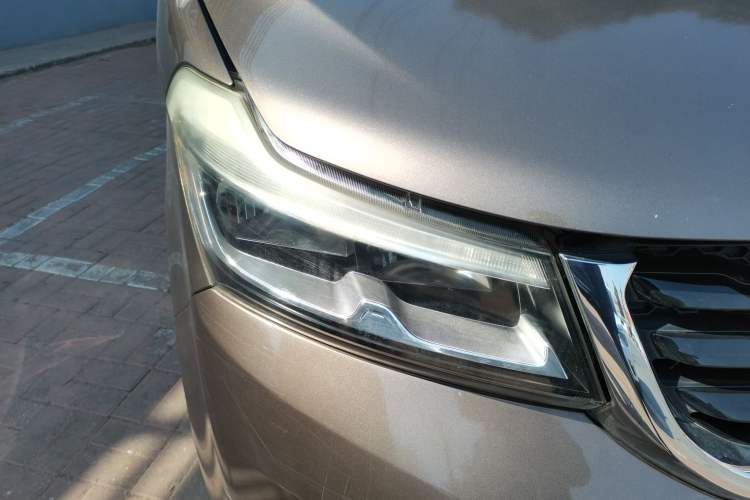 Used Huasong 7 2015 2.0T Automatic Comfort Model Right Front Headlight