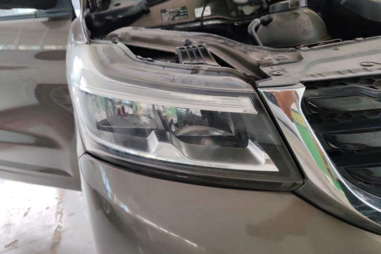 Used Huasong 7 2015 2.0T Automatic Comfort Model Right Front Headlight