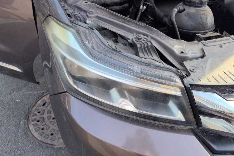 Used Huasong 7 2015 2.0T Automatic Comfort Model Right Front Headlight