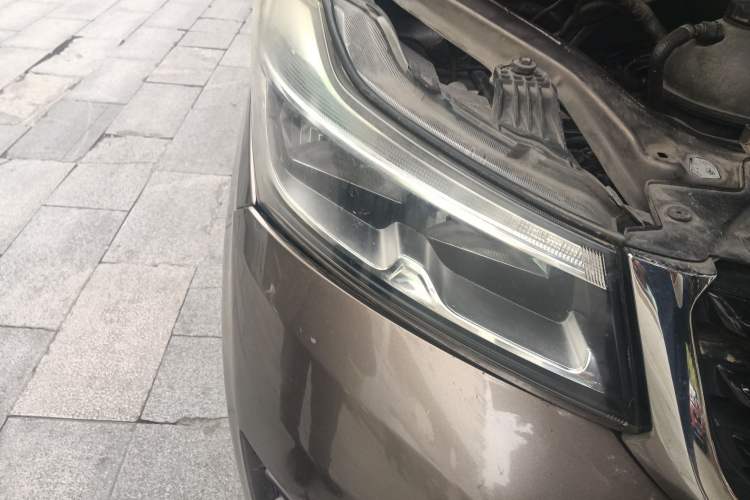 Used Huasong 7 2015 2.0T Automatic Comfort Model Right Front Headlight