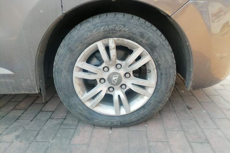 Used Huasong 7 2015 2.0T Automatic Comfort Model Right Front Wheel Hub