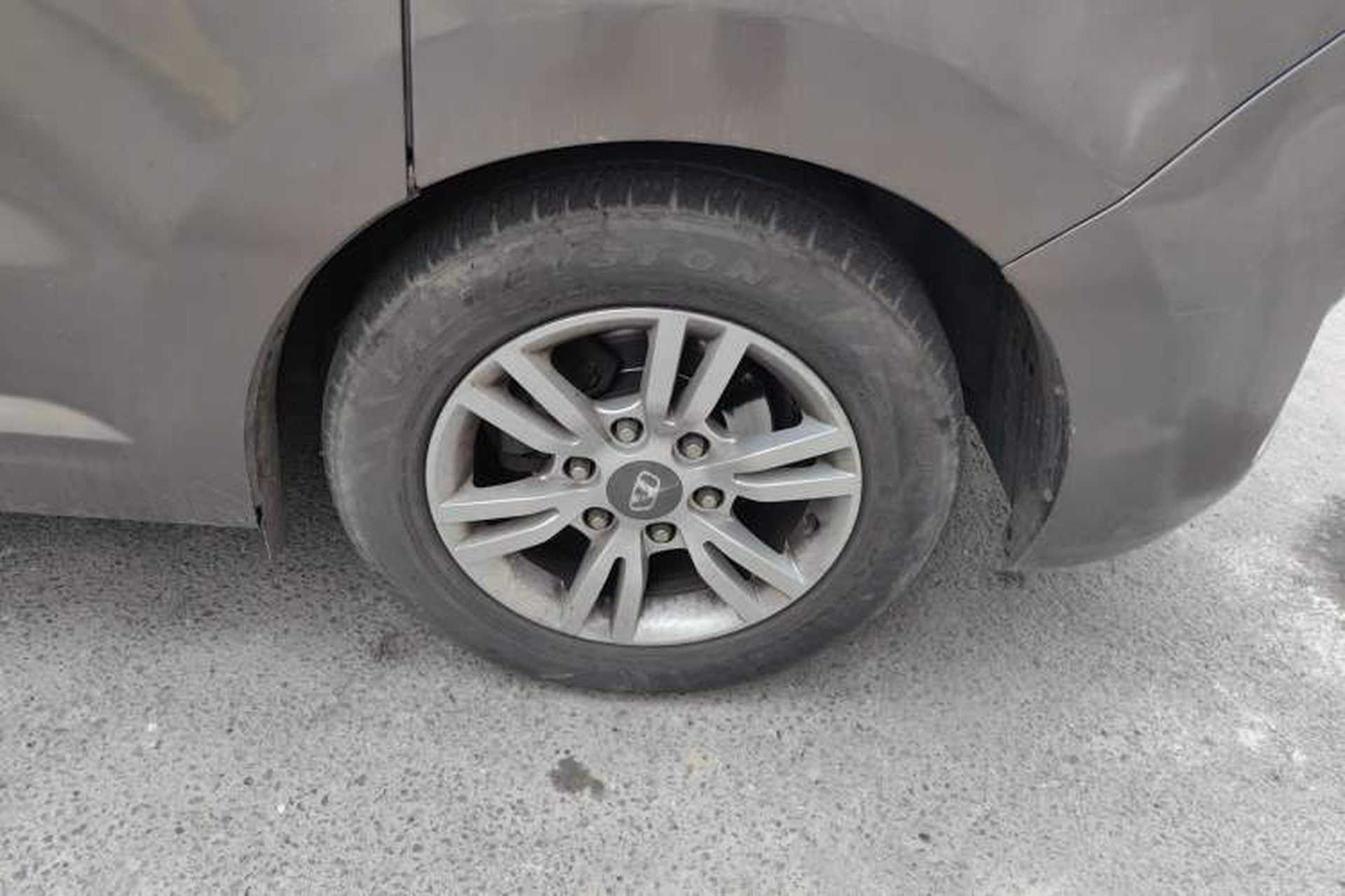 Used Huasong 7 2015 2.0T Automatic Comfort Model Right Front Wheel Hub