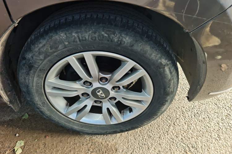 Used Huasong 7 2015 2.0T Automatic Comfort Model Right Front Wheel Hub