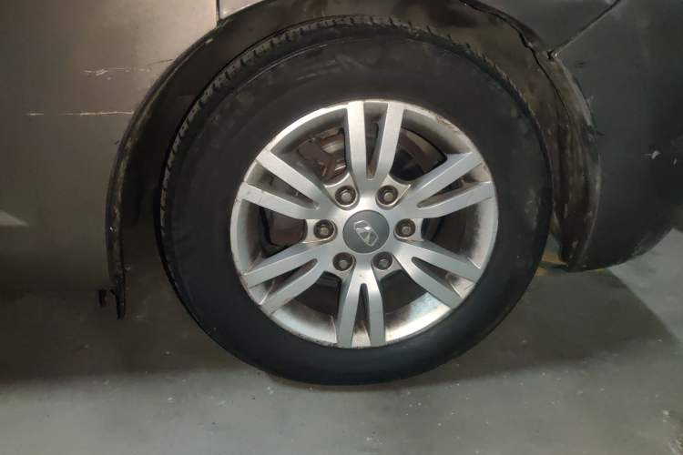 Used Huasong 7 2015 2.0T Automatic Comfort Model Right Front Wheel Hub