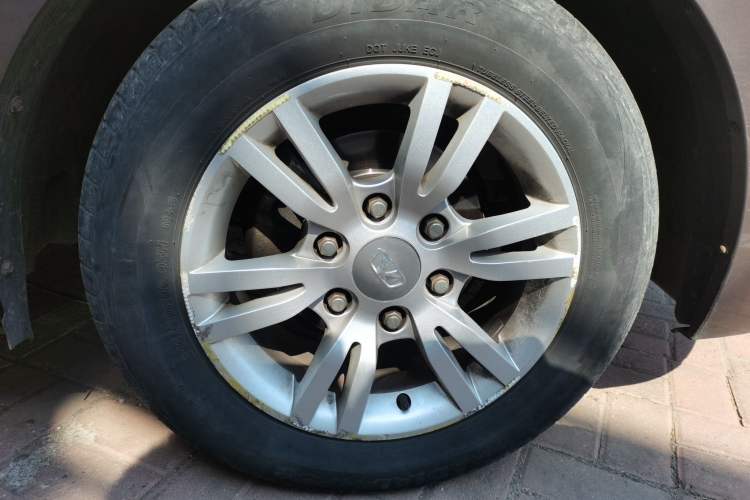 Used Huasong 7 2015 2.0T Automatic Comfort Model Right Front Wheel Hub