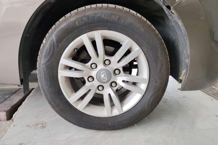 Used Huasong 7 2015 2.0T Automatic Comfort Model Right Front Wheel Hub