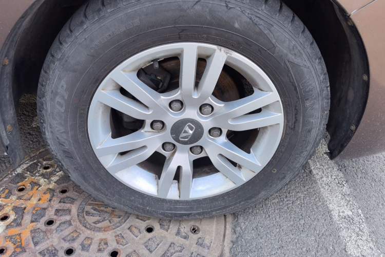 Used Huasong 7 2015 2.0T Automatic Comfort Model Right Front Wheel Hub