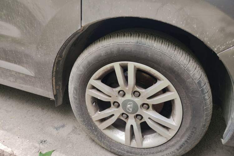 Used Huasong 7 2015 2.0T Automatic Comfort Model Right Front Wheel Hub