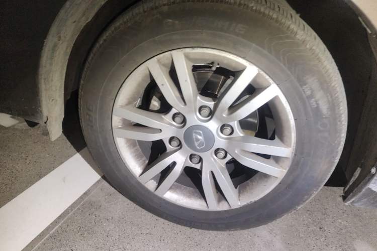 Used Huasong 7 2015 2.0T Automatic Comfort Model Right Front Wheel Hub