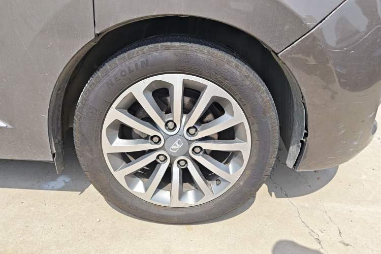 Used Huasong 7 2015 2.0T Automatic Flagship Edition Right Front Wheel Hub