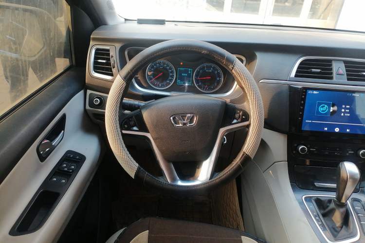 Used Huasong 7 2015 2.0T Automatic Comfort Model Steering Wheel