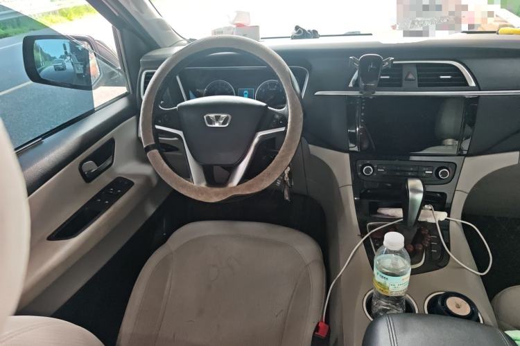 Used Huasong 7 2015 2.0T Automatic Comfort Model Steering Wheel