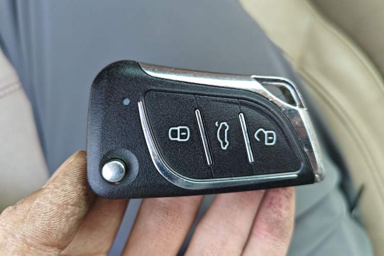 Used Huasong 7 2015 2.0T Automatic Flagship Edition Vehicle Key