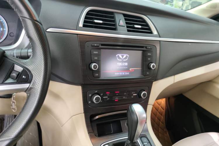 Used Huasong 7 2015 2.0T Automatic Flagship Edition Audio And AC Panel