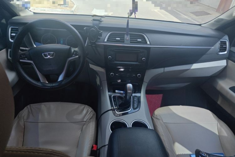 Used Huasong 7 2015 2.0T Automatic Comfort Model Center Console