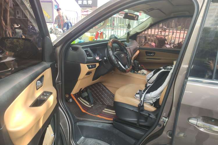 Used Huasong 7 2015 2.0T Automatic Luxury Model Driver Seat