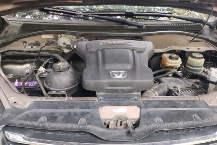 Used Huasong 7 2015 2.0T Automatic Flagship Edition Engine Bay