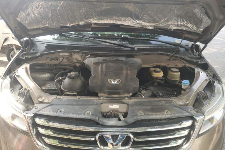 Used Huasong 7 2015 2.0T Automatic Luxury Model Engine Bay