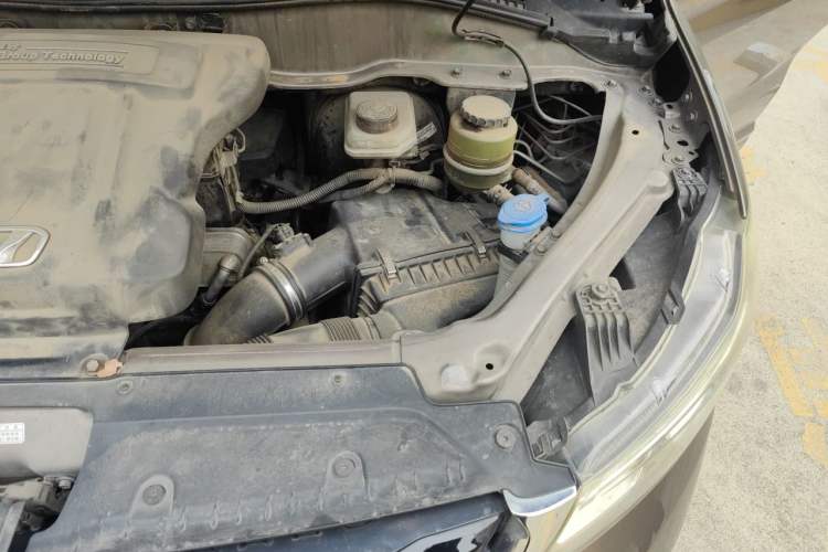 Used Huasong 7 2015 2.0T Automatic Comfort Model Engine Bay Left