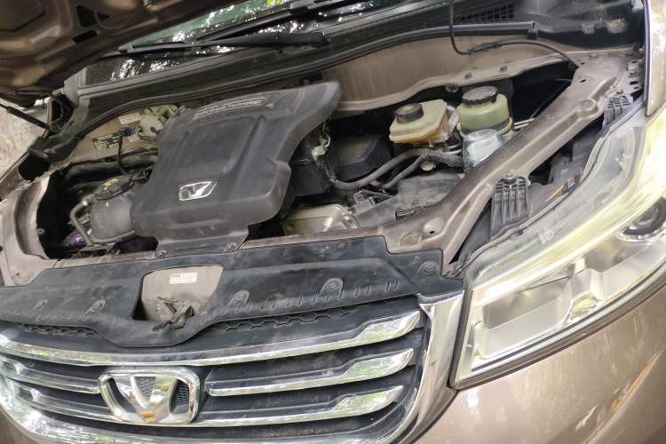 Used Huasong 7 2015 2.0T Automatic Flagship Edition Engine Bay Left