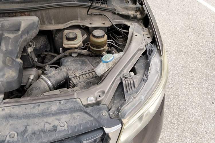 Used Huasong 7 2015 2.0T Automatic Comfort Model Engine Bay Left