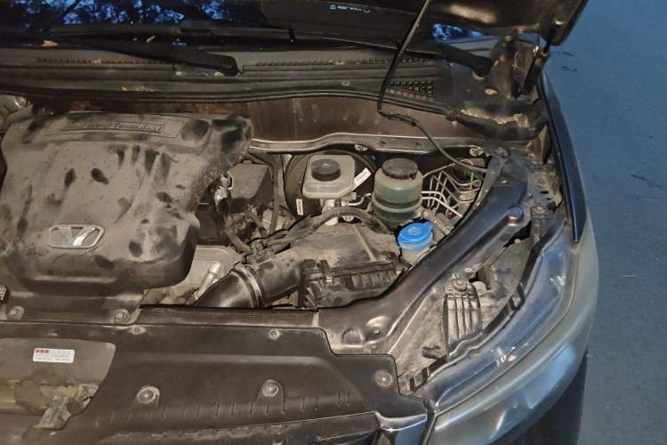 Used Huasong 7 2015 2.0T Automatic Comfort Model Engine Bay Left