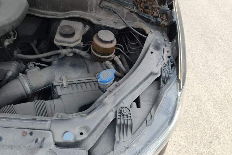 Used Huasong 7 2015 2.0T Automatic Comfort Model Engine Bay Left