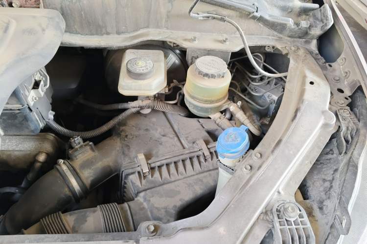 Used Huasong 7 2015 2.0T Automatic Luxury Model Engine Bay Left