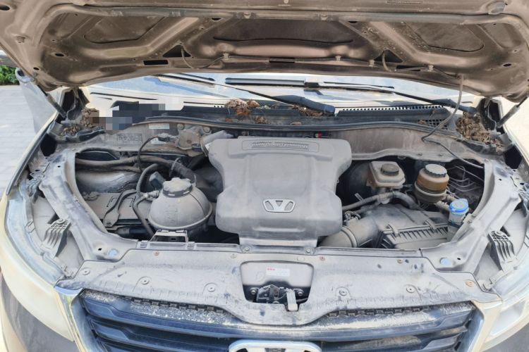 Used Huasong 7 2015 2.0T Automatic Comfort Model Engine Bay