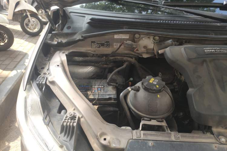 Used Huasong 7 2015 2.0T Automatic Luxury Model Engine Bay Right