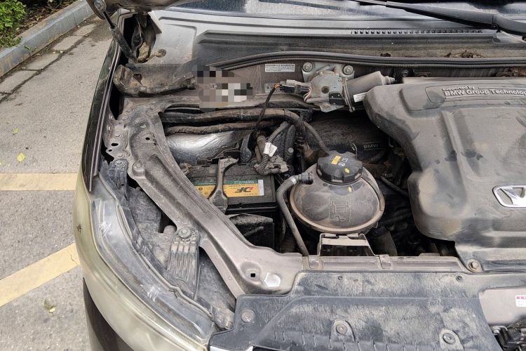 Used Huasong 7 2015 2.0T Automatic Comfort Model Engine Bay Right
