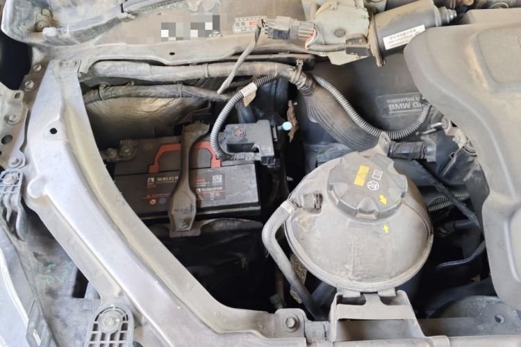 Used Huasong 7 2015 2.0T Automatic Luxury Model Engine Bay Right