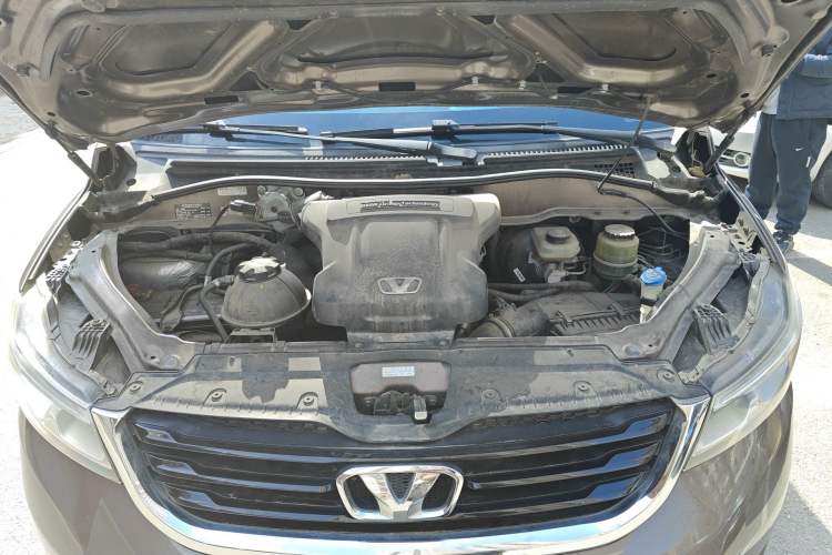 Used Huasong 7 2015 2.0T Automatic Comfort Model Engine Bay