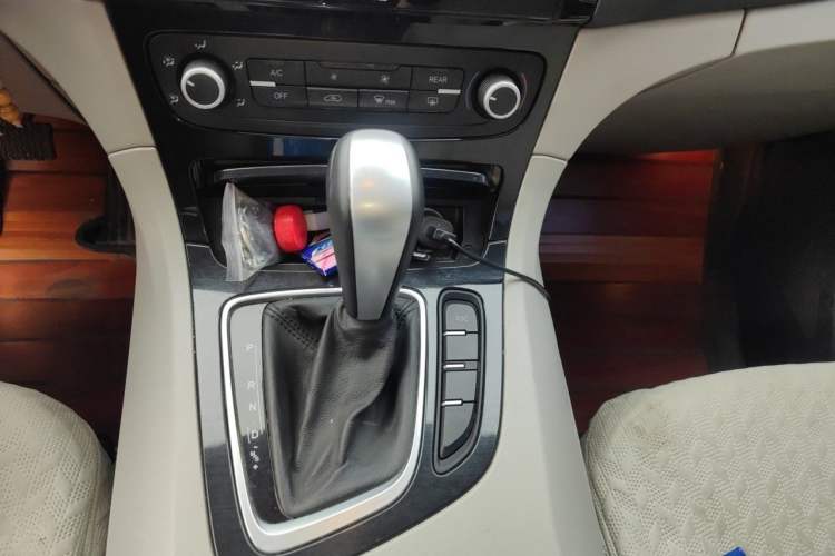 Used Huasong 7 2015 2.0T Automatic Comfort Model Gear Lever