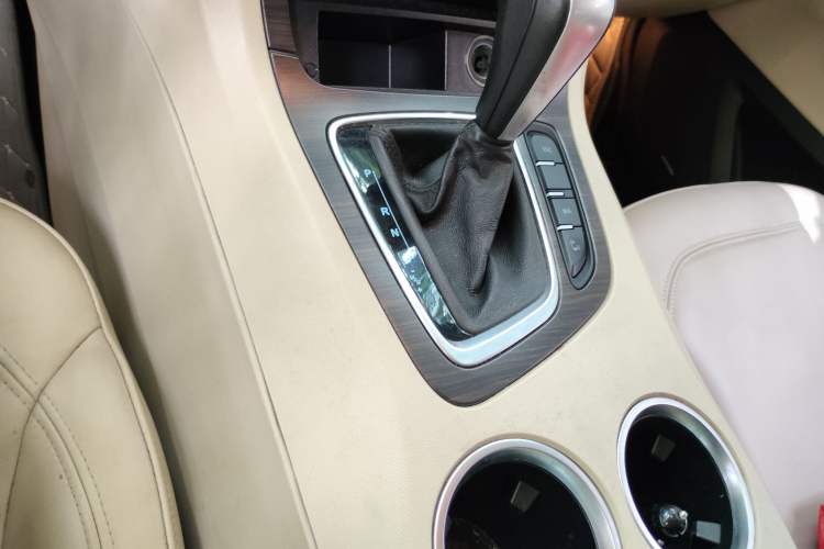 Used Huasong 7 2015 2.0T Automatic Flagship Edition Gear Lever