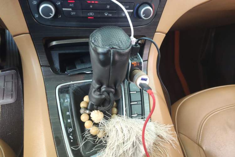 Used Huasong 7 2015 2.0T Automatic Luxury Model Gear Lever