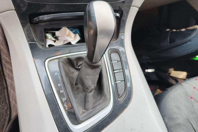 Used Huasong 7 2015 2.0T Automatic Comfort Model Gear Lever