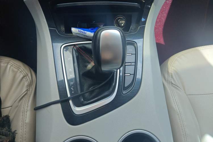 Used Huasong 7 2015 2.0T Automatic Comfort Model Gear Lever